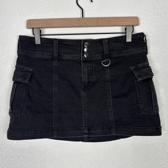 Urban Outfitters Black Denim Cargo Mini Skirt Size Medium - Picture 1 of 4